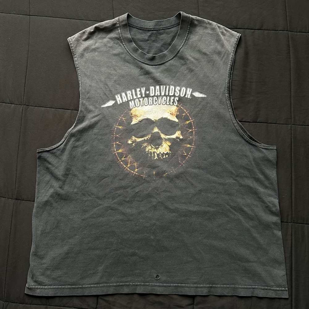 Harley Davidson VTG Faded Gray Skull Graphic Tank Top neon light